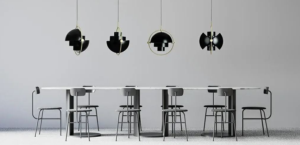 Nowoczesne lampy do jadalni zawieszone nad drewnianym stołem w stylu loft